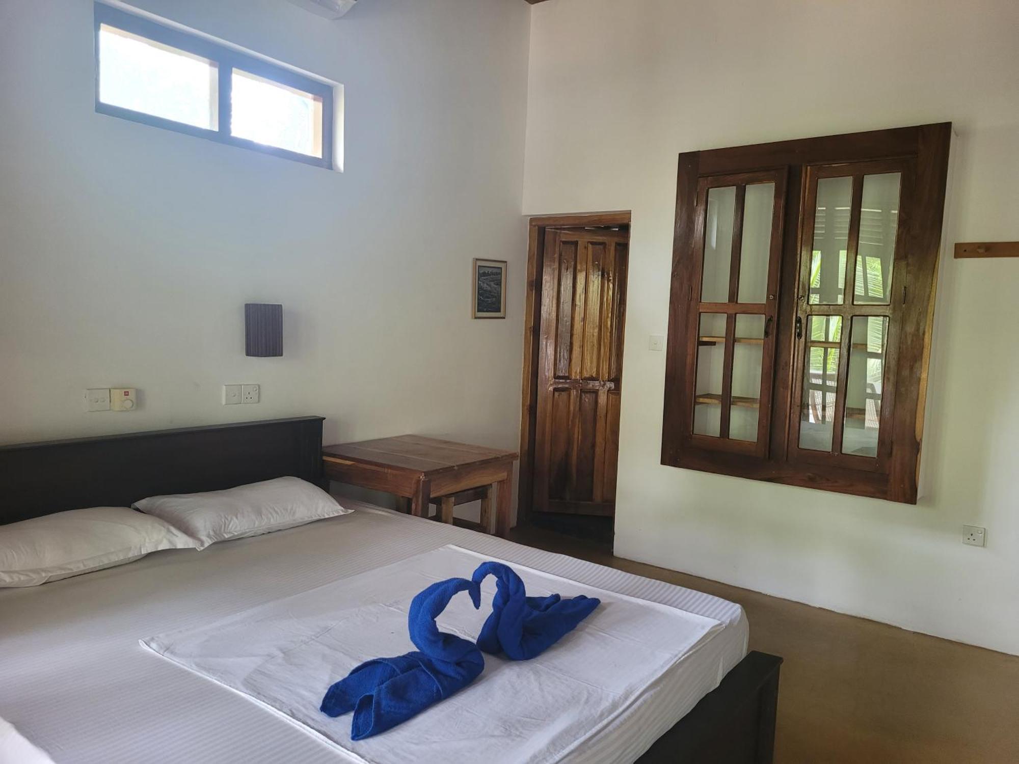Galaxy Lounge Hotel Arugam Bay Buitenkant foto