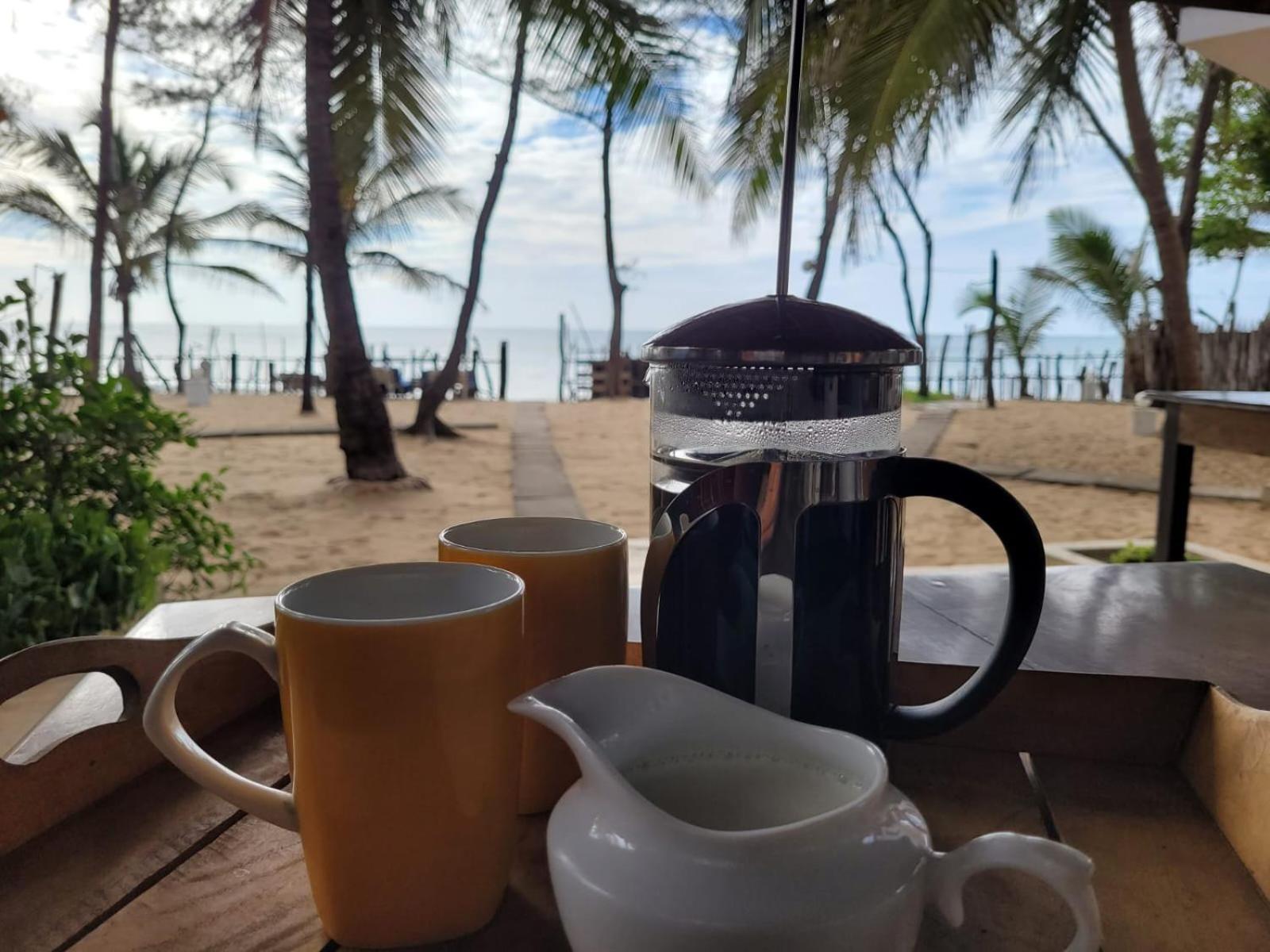 Galaxy Lounge Hotel Arugam Bay Buitenkant foto