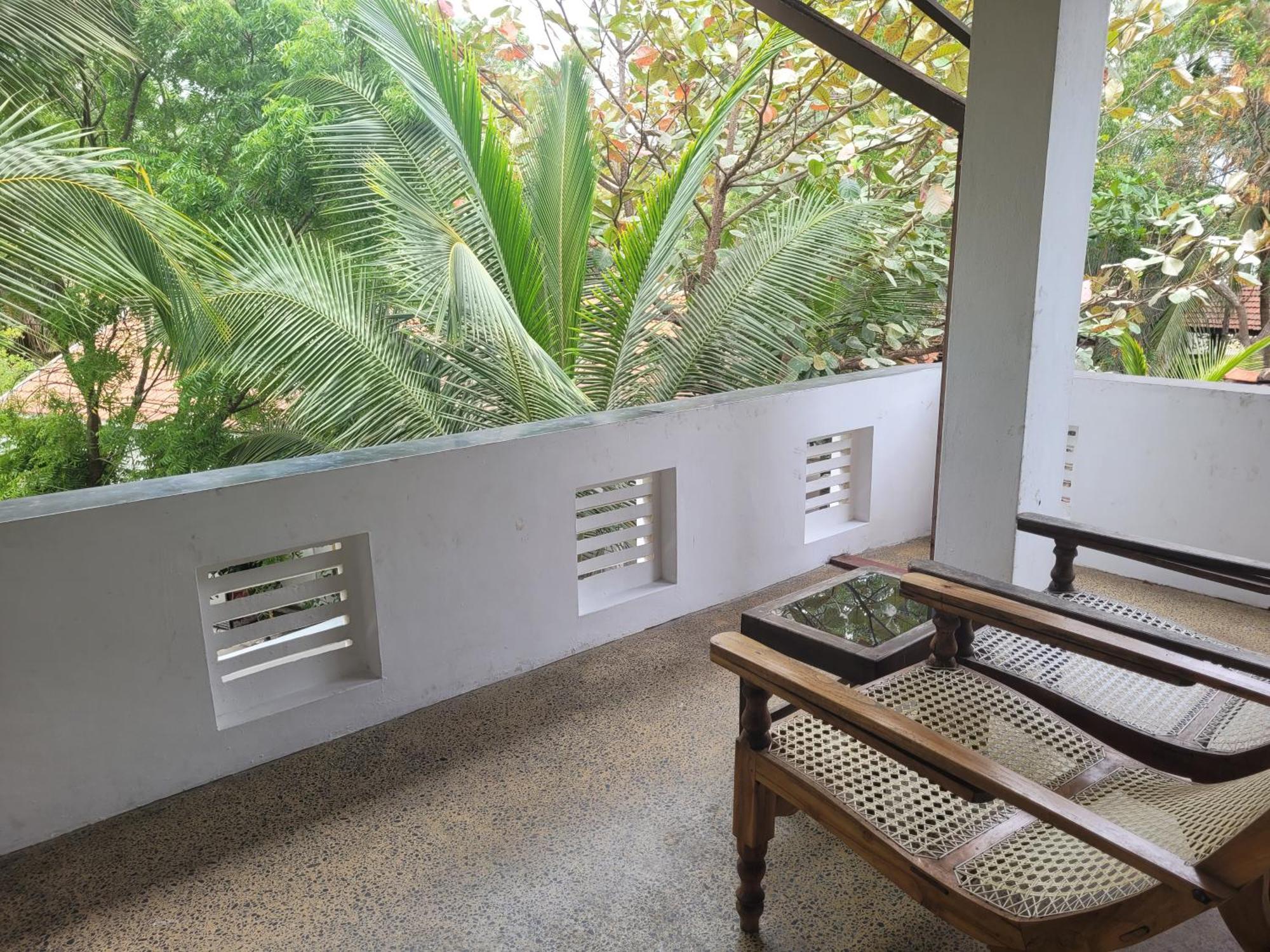 Galaxy Lounge Hotel Arugam Bay Buitenkant foto
