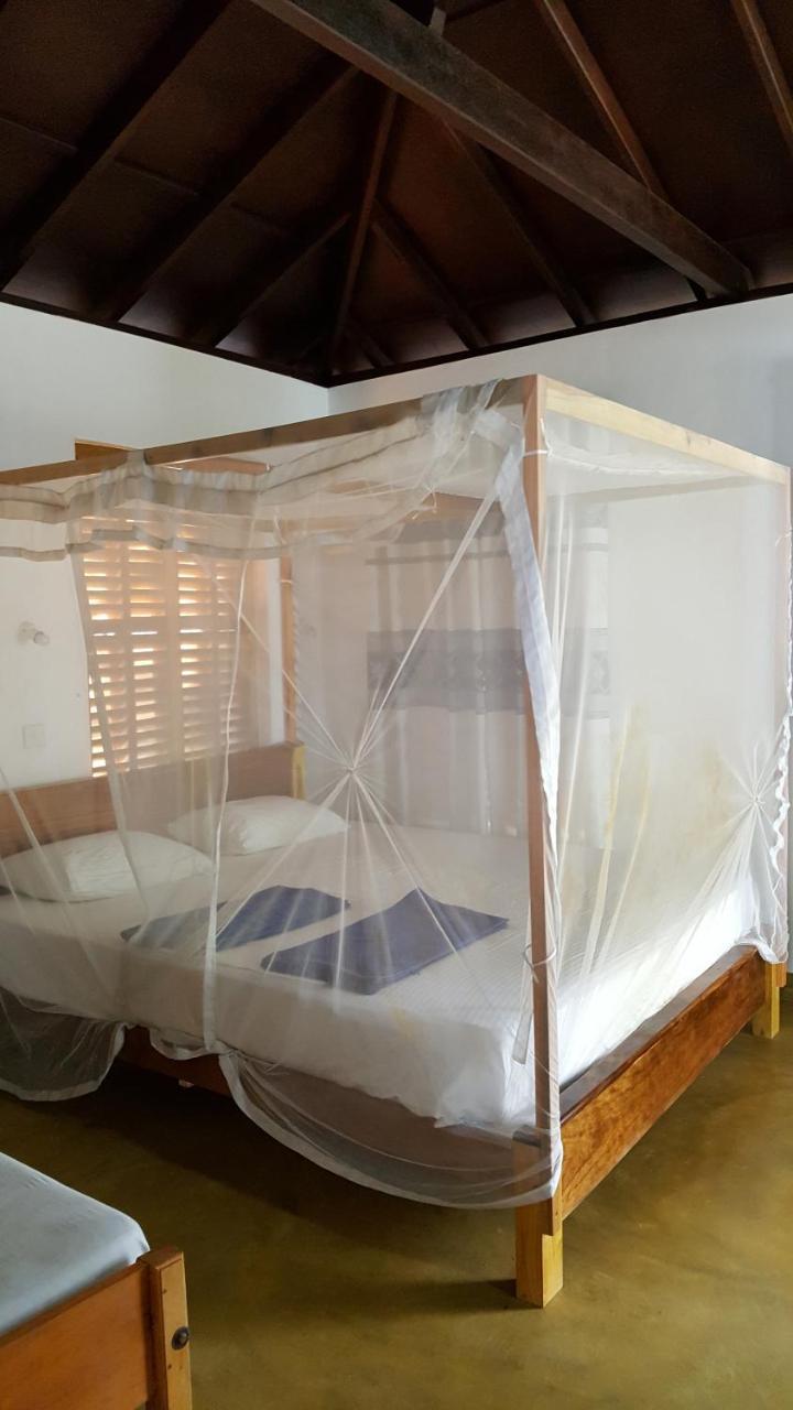 Galaxy Lounge Hotel Arugam Bay Buitenkant foto