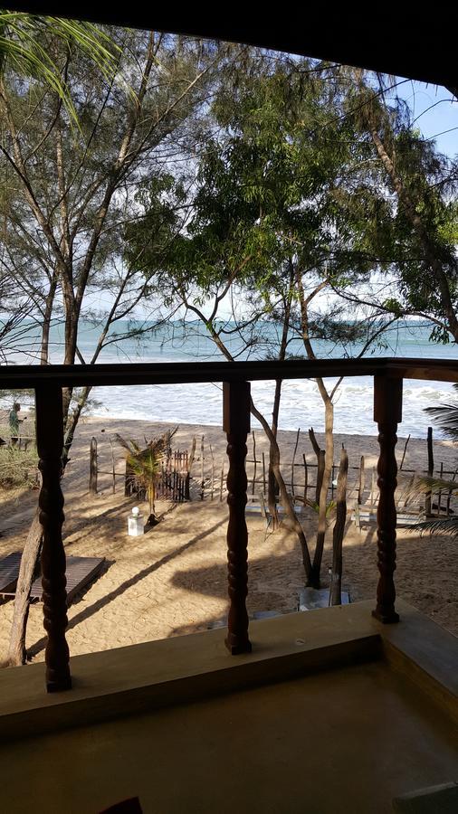 Galaxy Lounge Hotel Arugam Bay Buitenkant foto