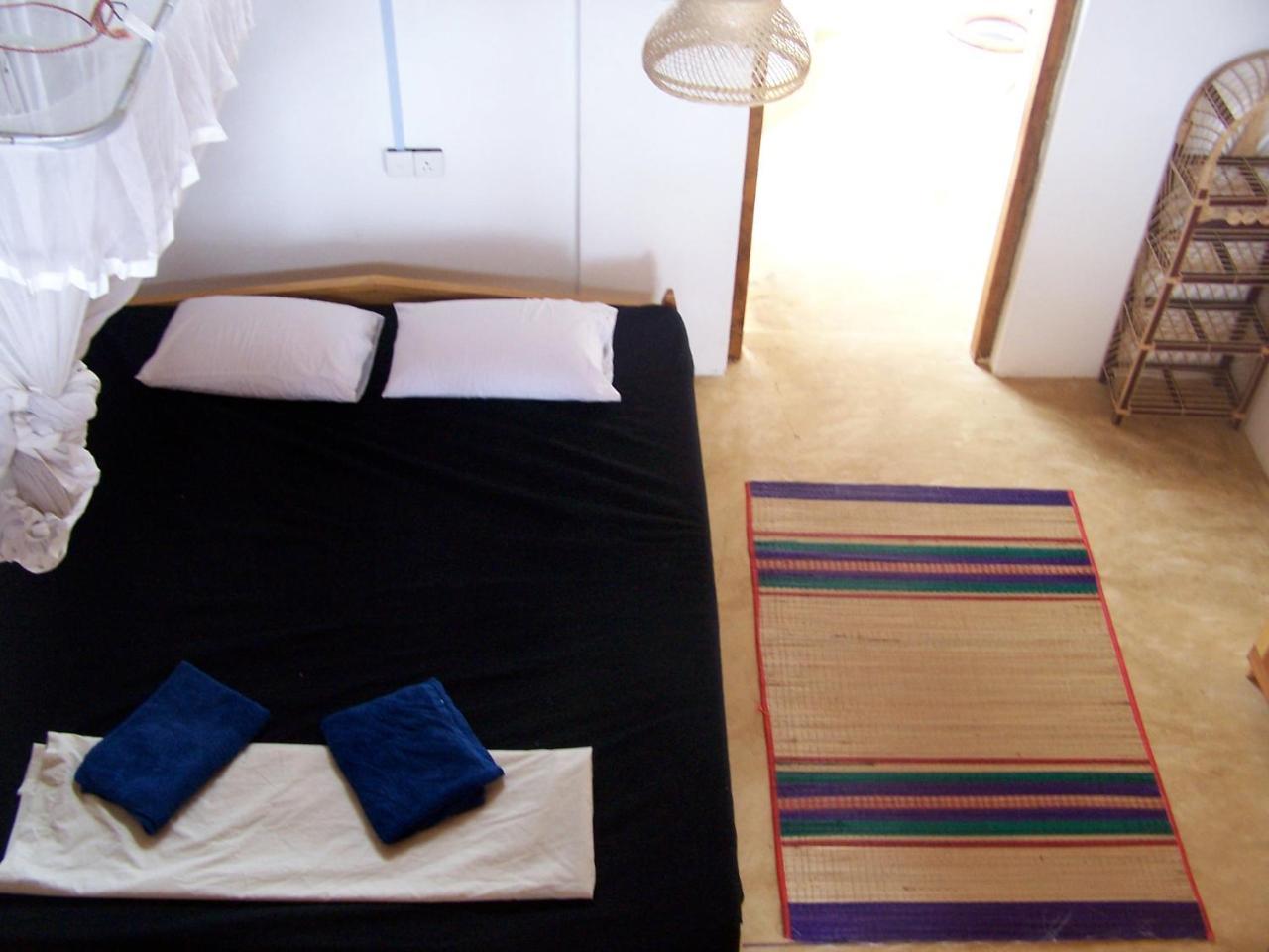 Galaxy Lounge Hotel Arugam Bay Buitenkant foto